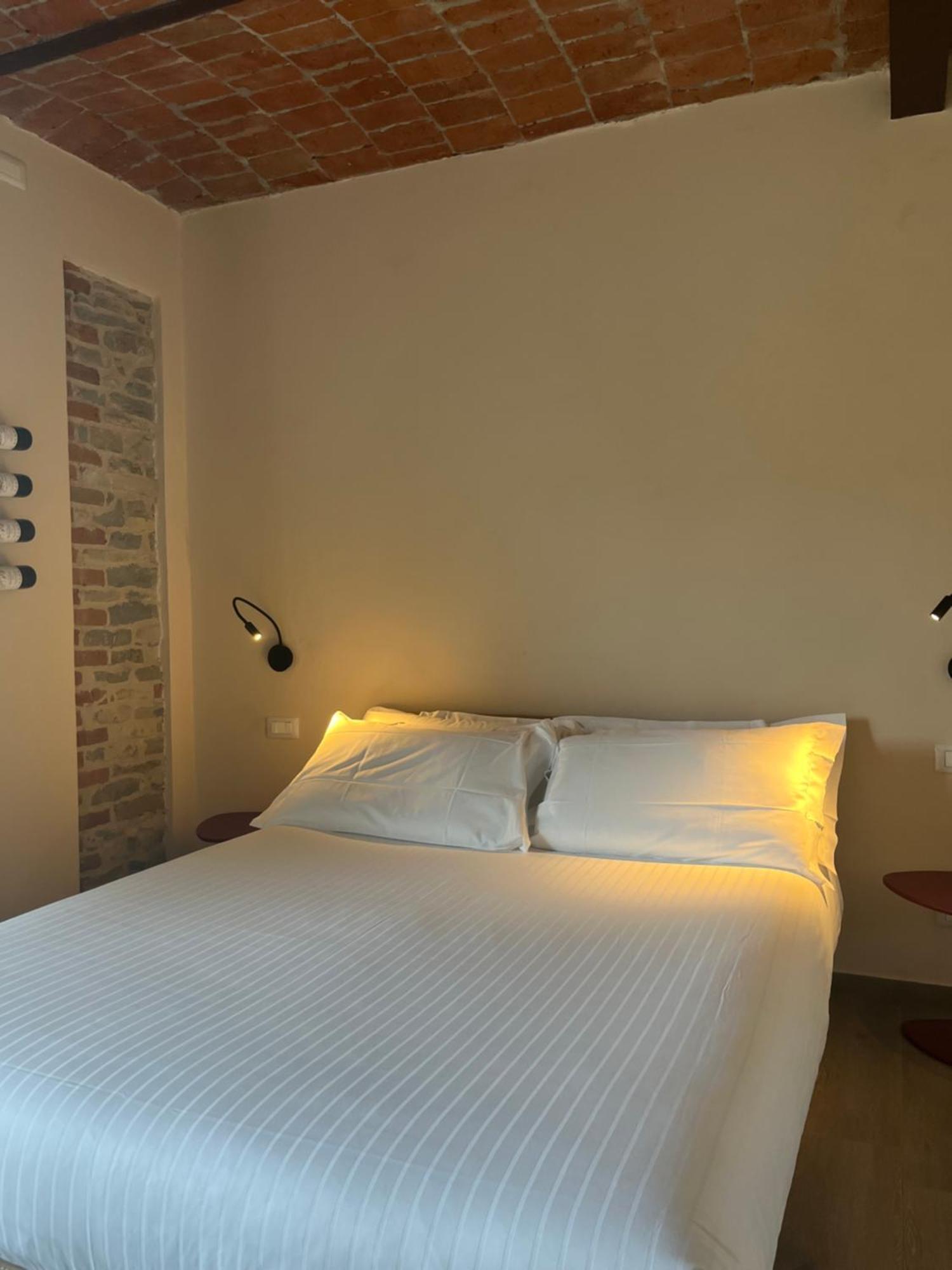 Le Cornici - Cascina Di Charme Hotell Diano dʼAlba Eksteriør bilde